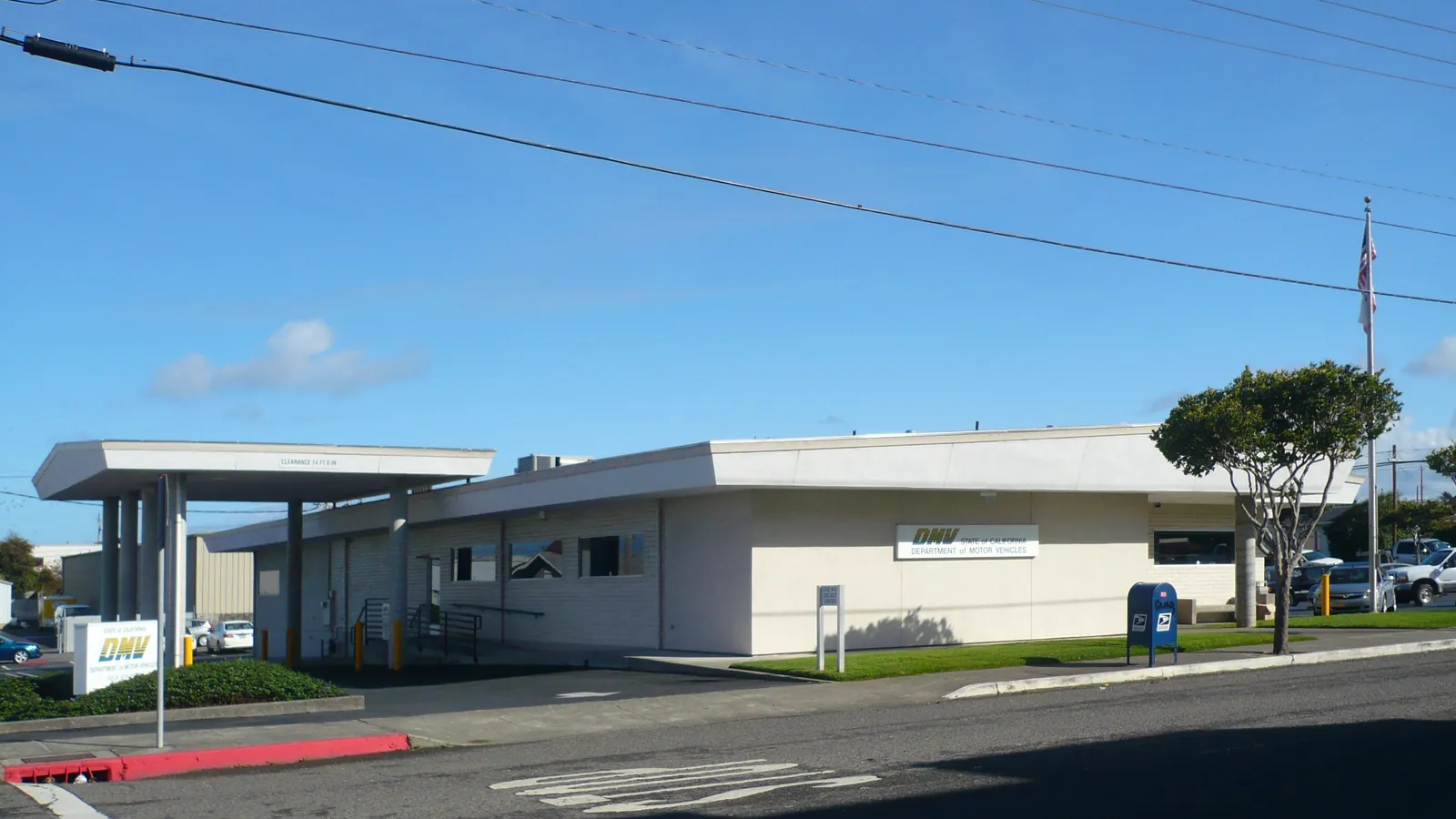 加州 DMV 办公室外观